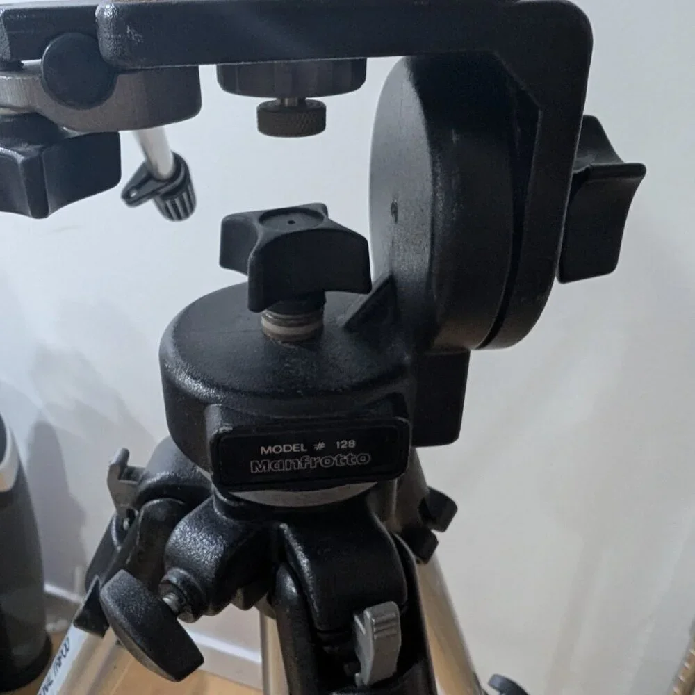 Manfrotto Art 190 Tripod with #128 fluid head - Aluminum legs Made In Italy - Picture 4 of 10